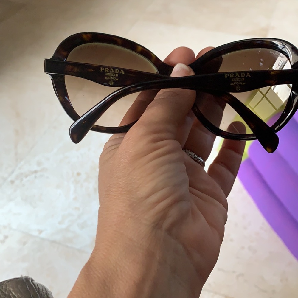 Prada sunglasses - Picture 3 of 6